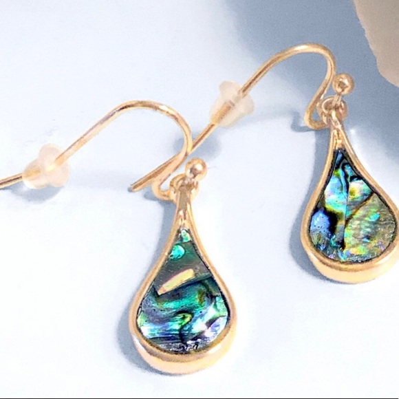Beautiful Gold tone women’s teardrop abalone shell dangle earrings - Picture 6 of 8